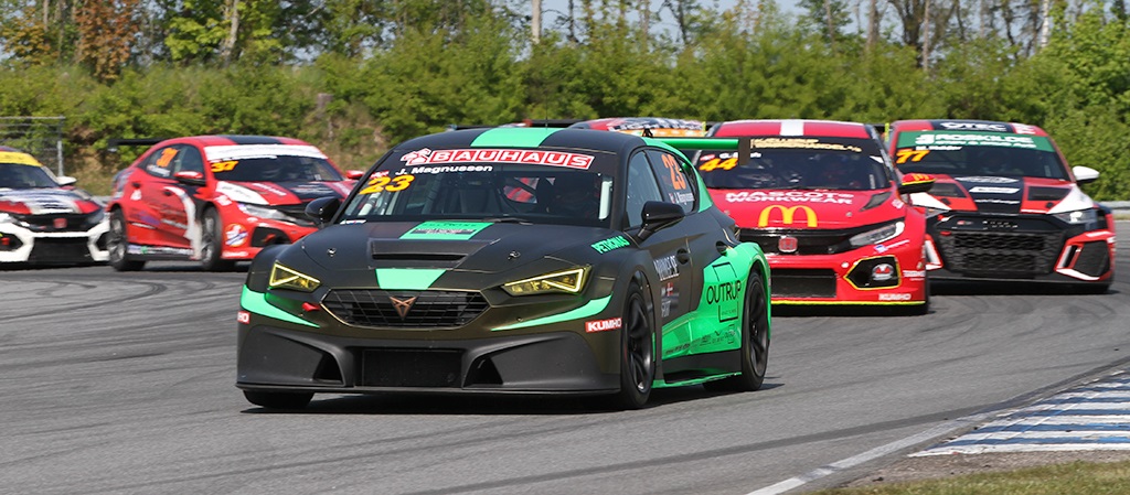 Jan Magnussen fører TCR mesterskabet med et point til sin svenske team kammerat Kevin Engman.
(Foto: Motorsporten.dk)